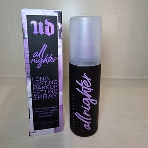 Urban Decay All Nighter Setting Spray – Black Bottle with Pink Text
